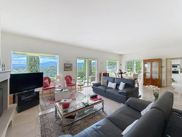 St Laurent du Var / Villa 172 m² / terrain 7356 m² / vue dég. 171m² Saint Laurent du Var