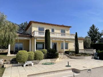 St Laurent du Var / Villa 172 m² / terrain 7356 m² / vue dégagée / piscine / calme absolu