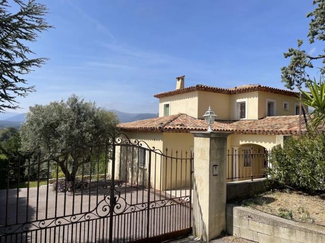 St Laurent du Var / Villa 172 m² / terrain 7356 m² / vue dégagée / piscine / calme absolu