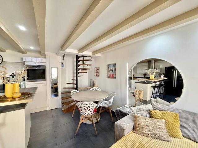 ST LAURENT DU VAR MAISON DE VILLAGE 2 APPARTEMENTS
