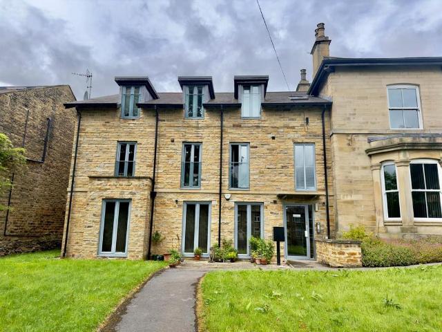 St Lawrence House, Crawshaw Road. 2 bed apartment to rent £1,050 pcm £242 pw