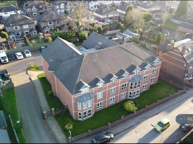 St Leonards Avenue, Stafford, ST17 2 bed flat to rent £1,050 pcm £242 pw