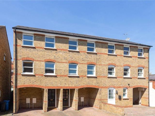 St. Leonards Avenue, Windsor. 2 bed terraced house to rent £2,050 pcm £473 pw