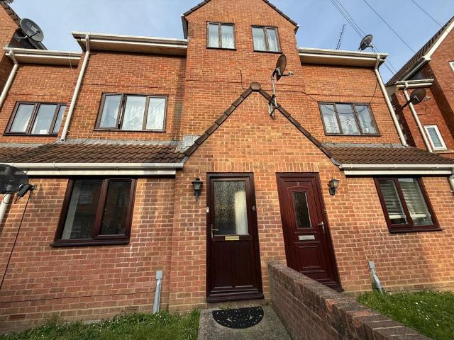 St. Leonards Court, Yeovil, BA20 1 bed flat to rent £875 pcm £202 pw