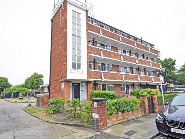 St Leonards Court, St Leonards Road. 1 bed apartment to rent £1,450 pcm £335 pw