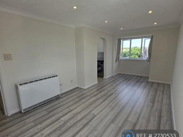 St Leonards Close, Grays, RM17 2 bed flat to rent £1,450 pcm £335 pw