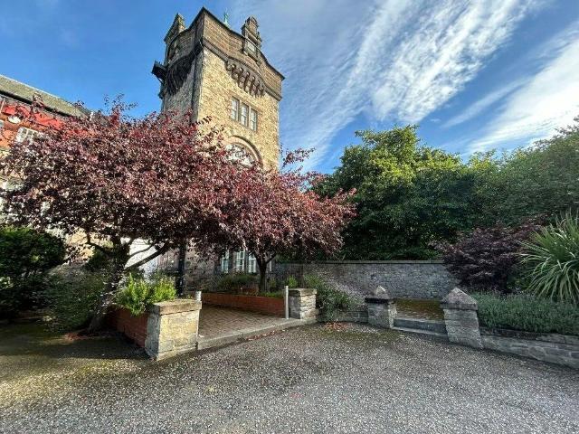 St. Leonards Crag, Edinburgh. 3 bed flat to rent £2,200 pcm £508 pw