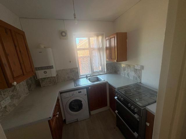 St Leonards Road, Bexhill On Sea TN40, 2 bed flat to rent, £1,150 pcm | PrimeLocation