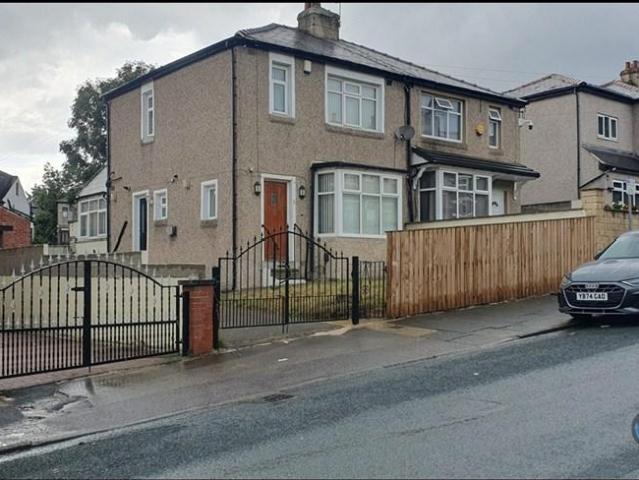 St. Leonards Road, Bradford, BD8 3 bed semi detached house to rent £950 pcm £219 pw