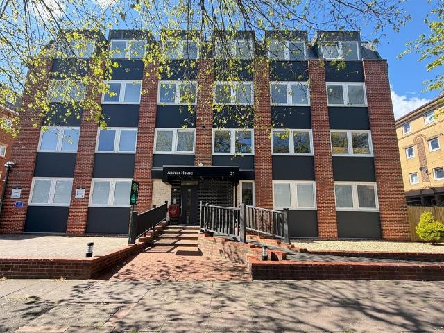 St. Leonards Road, Eastbourne BN21, 2 bed flat to rent, £1,300 pcm | PrimeLocation