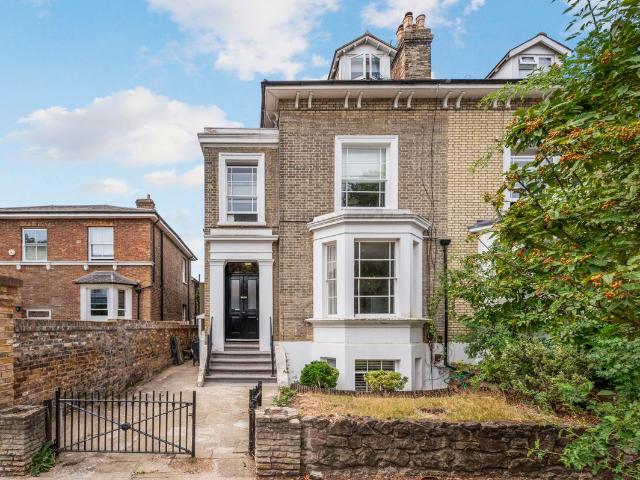 St. Leonard's Road, Surbiton KT6, 2 bed flat to rent, £2,250 pcm | PrimeLocation