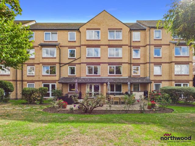 St Leonards Road, Upperton. 1 bed flat to rent £1,050 pcm £242 pw