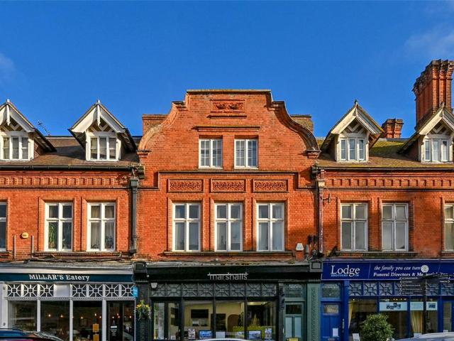 St. Leonards Road, Windsor. 2 bed duplex to rent £2,750 pcm £635 pw