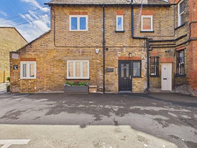 St. Leonards Road, Windsor, Berkshire SL4, 2 bed flat to rent, £2,100 pcm | PrimeLocation