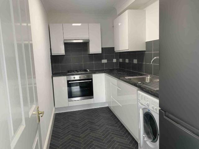 St. Leonards Road, Windsor SL4, 2 bed flat to rent, £1,765 pcm | PrimeLocation