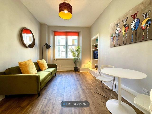 St Leonard's Street, Edinburgh EH8, 1 bed flat to rent, £1,250 pcm | PrimeLocation
