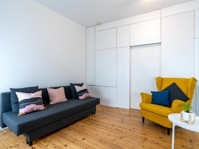 St Leonards Street, Edinburgh, EH8 2 bed flat to rent £1,700 pcm £392 pw