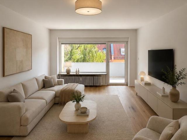 St. Lorenz: Kernsanierte 2 Zimmer Wohnung mit Balkon & TG