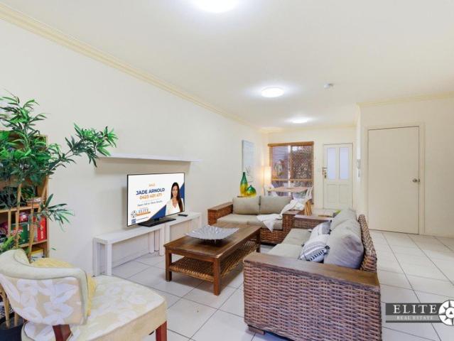 ST LUCIA. 3 BEDROOM TOWNHOUSE. $995K OR LESS!?!?!?!?