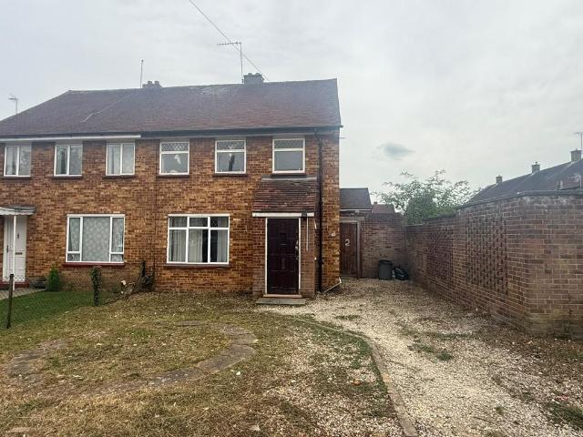 St. Luke Close, Uxbridge UB8 4 bed semi detached house to rent £2,800 pcm £646 pw