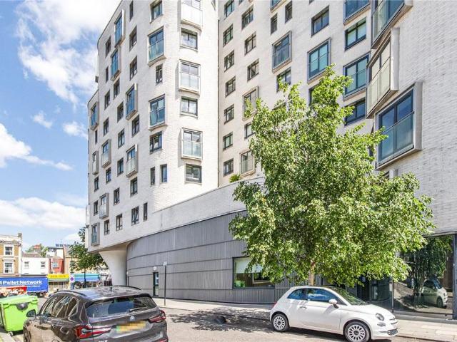 St. Luke's Avenue, London SW4 1 bed flat to rent £2,300 pcm £531 pw