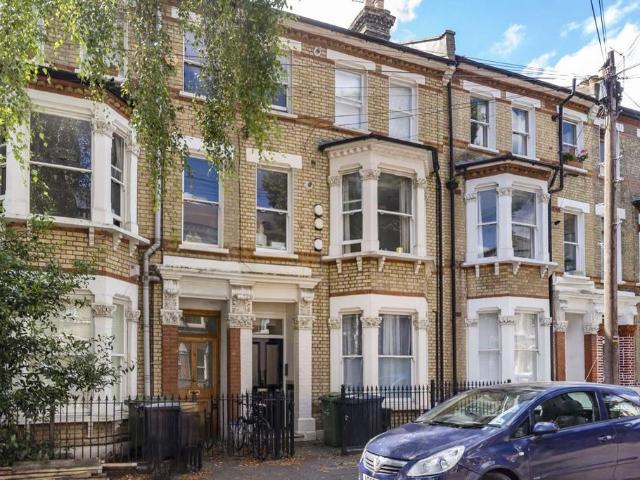 St. Luke's Avenue, London SW4 3 bed flat to rent £3,500 pcm £808 pw