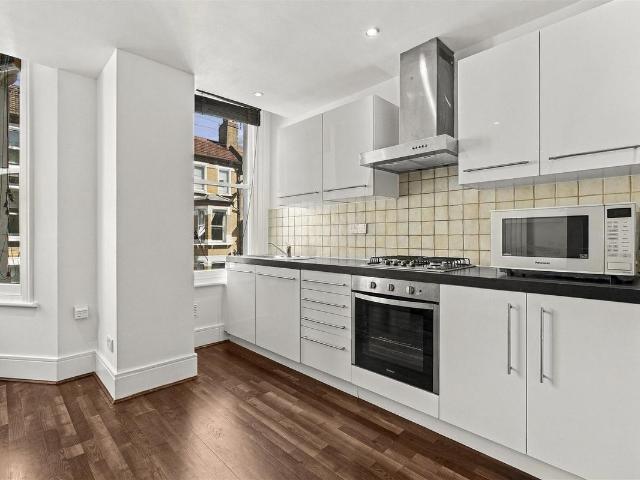 St Lukes Avenue SW4, 2 bed flat to rent, £2,600 pcm | PrimeLocation