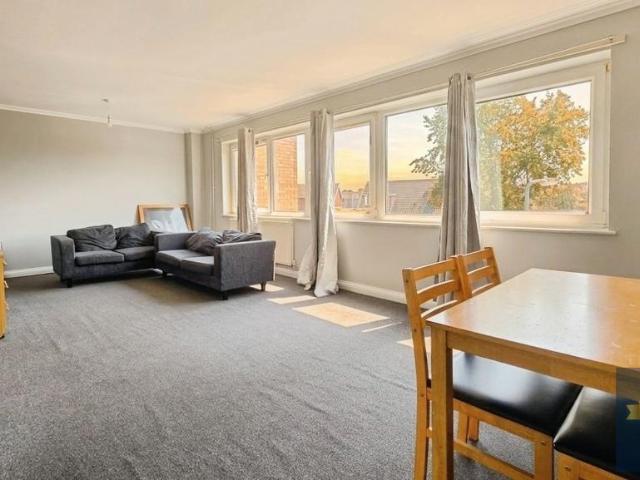 St. Lukes Close, Colchester, CO4 3 bed house to rent £1,400 pcm £323 pw