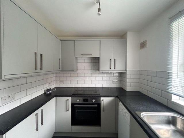St. Lukes Close, London 2 bed apartment to rent £1,600 pcm £369 pw