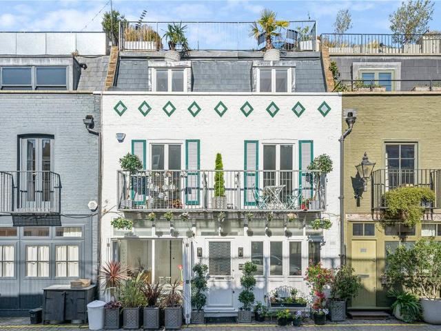 St. Lukes Mews, London, W11 4 bed house to rent £8,558 pcm £1,975 pw