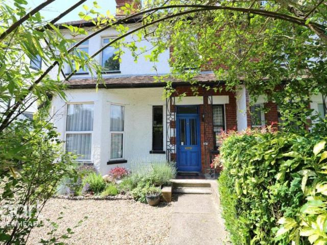 St Lukes Road, Maidenhead 2 bed apartment to rent £1,495 pcm £345 pw