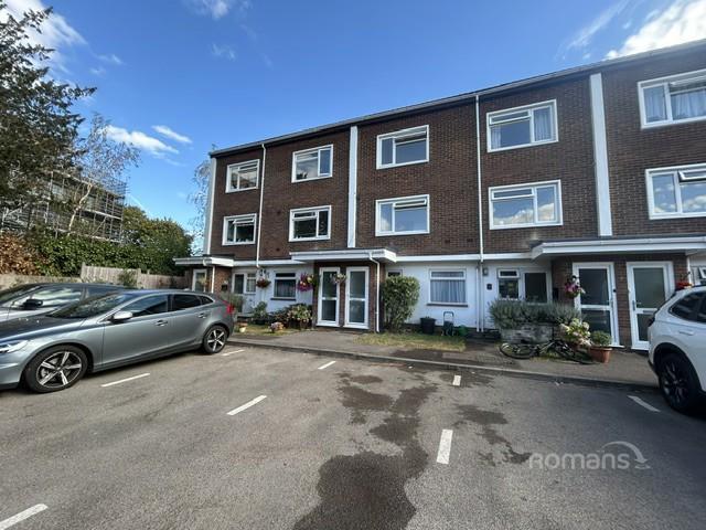 St. Lukes Road, Maidenhead. 2 bed flat to rent £1,500 pcm £346 pw