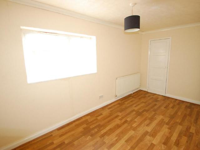 St Lukes Road, Burton upon Trent DE13 2 bed apartment to rent £750 pcm £173 pw