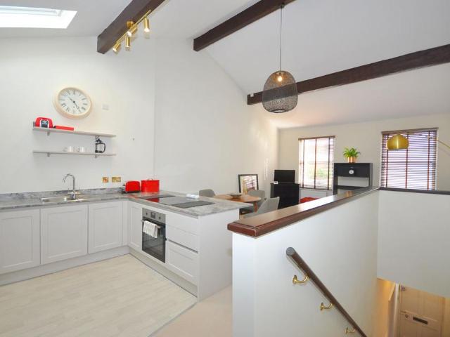 St Lukes Road, Cheltenham GL53 2 bed townhouse to rent £1,850 pcm £427 pw