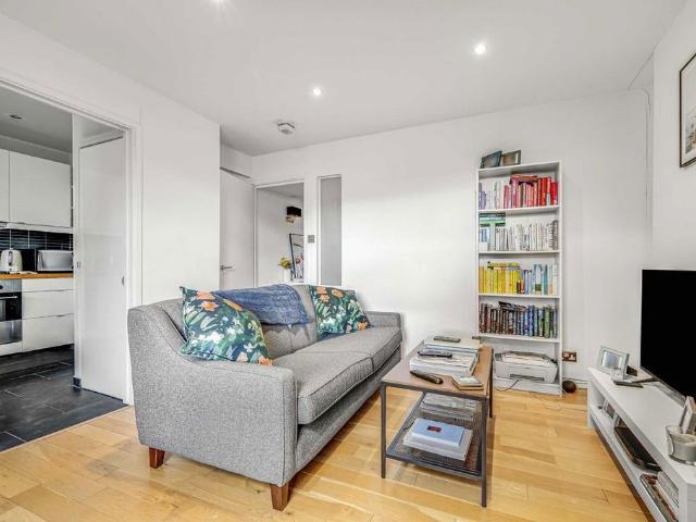 St. Lukes Road, London W11 1 bed flat to rent £2,500 pcm £577 pw