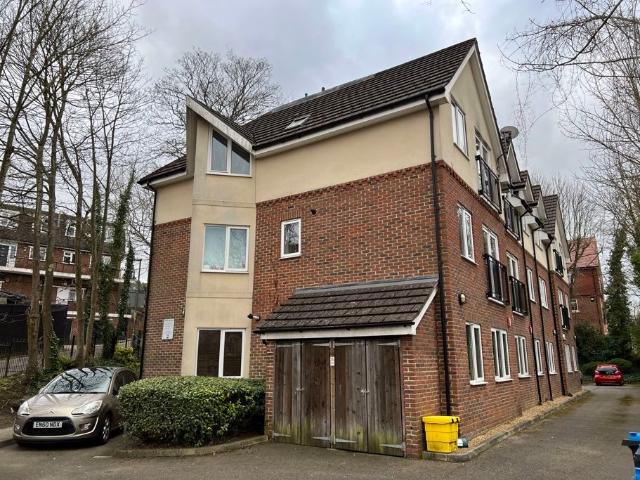 St. Lukes Road, Whyteleafe CR3, 2 bed flat to rent, £1,550 pcm | PrimeLocation