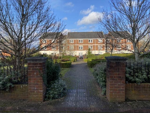 St. Lukes Square, Guildford, GU1 1 bed apartment to rent £1,350 pcm £312 pw