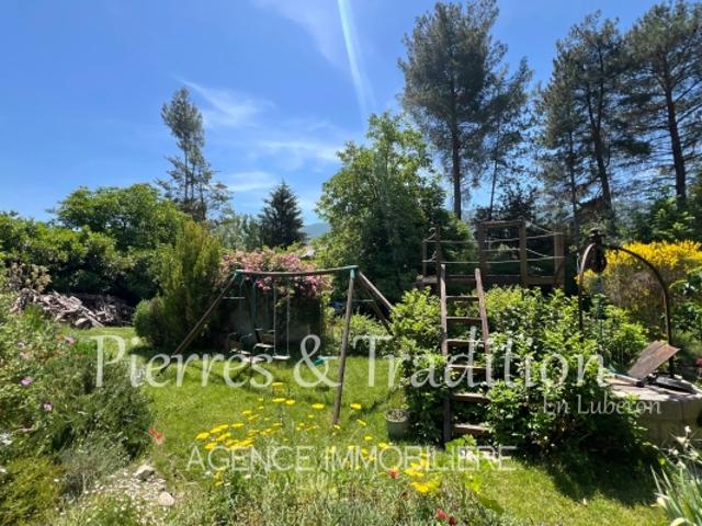 St Martin de Castillon, maison avec beau terrain paysager