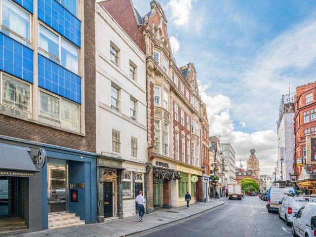 St Martin's Lane, Covent Garden. 2 bed flat to rent £4,763 pcm £1,099 pw