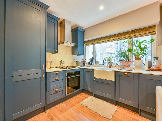 St Martin's Lane, Covent Garden. 2 bed flat to rent £4,763 pcm £1,099 pw