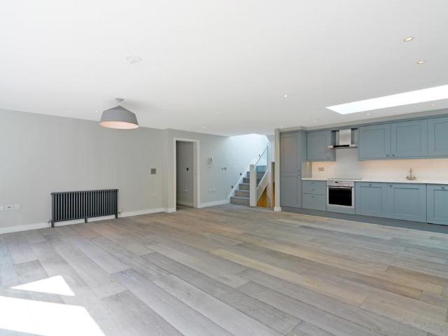 St. Martin's Lane, Covent Garden, WC2N 2 bed apartment to rent £6,717 pcm £1,550 pw