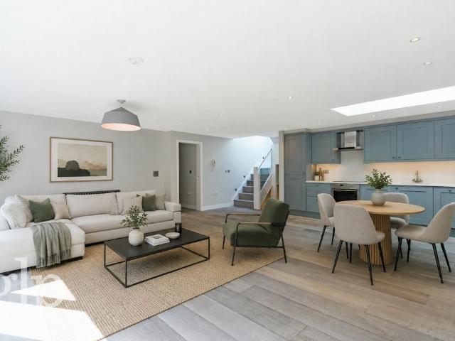 St. Martin's Lane, Covent Garden, WC2N 2 bed apartment to rent £6,717 pcm £1,550 pw