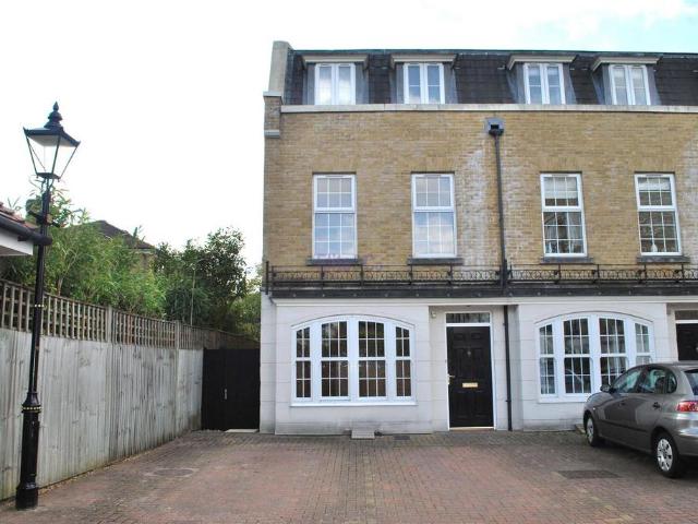 St Martins Lane, Beckenham, BR3 3 bed townhouse to rent £2,800 pcm £646 pw