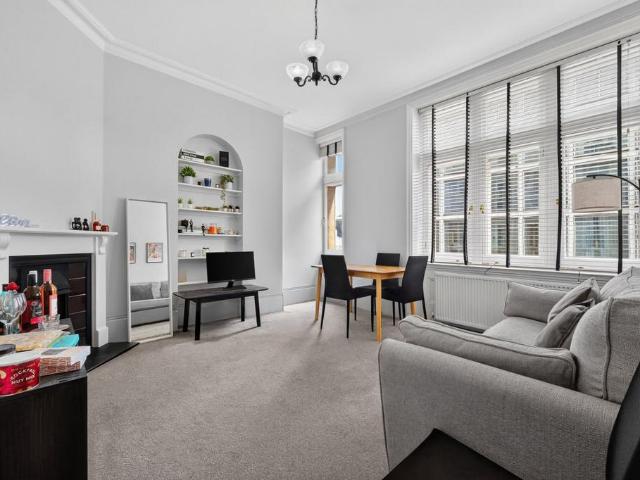 St. Martin's Lane, London WC2N 2 bed apartment to rent £3,791 pcm £875 pw