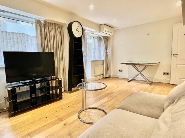St. Martin's Lane, London WC2N, 2 bed flat to rent, £3,350 pcm | PrimeLocation