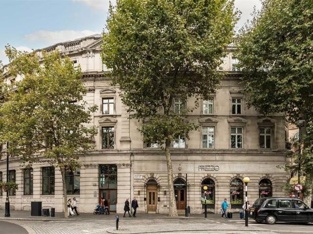 St. Martin's Place, London WC2N 3 bed flat to rent £6,500 pcm £1,500 pw