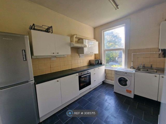 St Martins Terrace, Leeds LS7, 2 bed flat to rent, £775 pcm | PrimeLocation