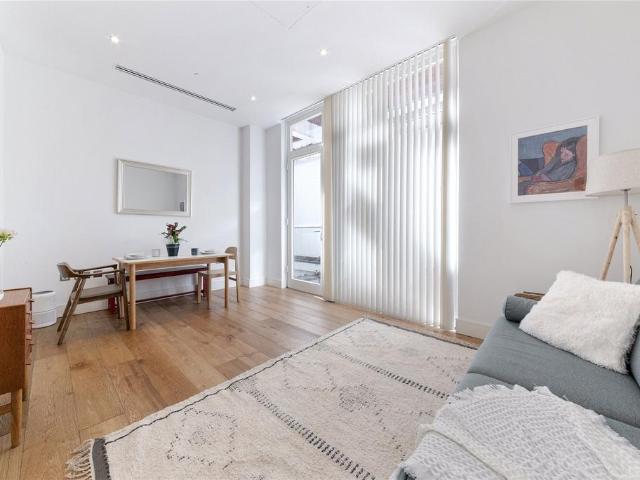 St Mary At Hill, London, EC3R 1 bed apartment to rent £3,100 pcm £715 pw