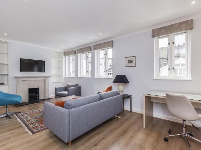 St. Mary Abbots Place London W8 2 bed house to rent £4,500 pcm £1,038 pw