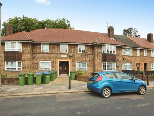 St Mary Street, Woolwich 3 bed flat to rent £1,700 pcm £392 pw